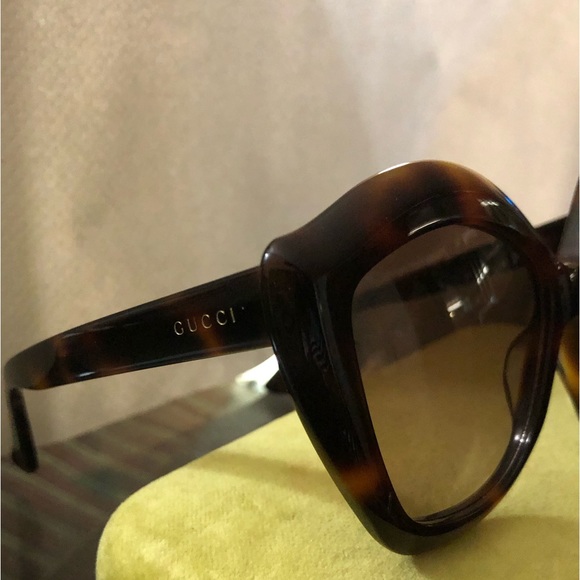 Authentic oversized Gucci sunglasses in tortoise shell - Picture 4 of 10
